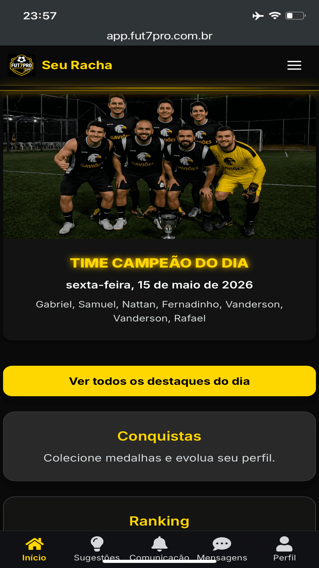 Site público do racha Fut7Pro aberto no celular com rankings, campeões e informações do racha
