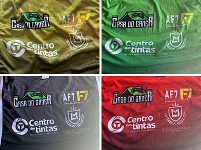 Logo nas costas dos uniformes