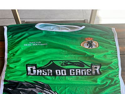 Logo exclusiva na frente do colete