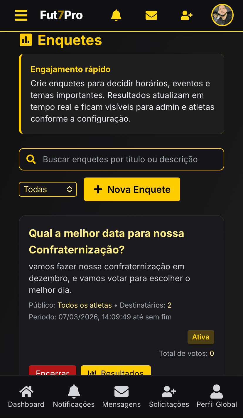 Painel mobile do Fut7Pro mostrando enquetes e decisões rápidas